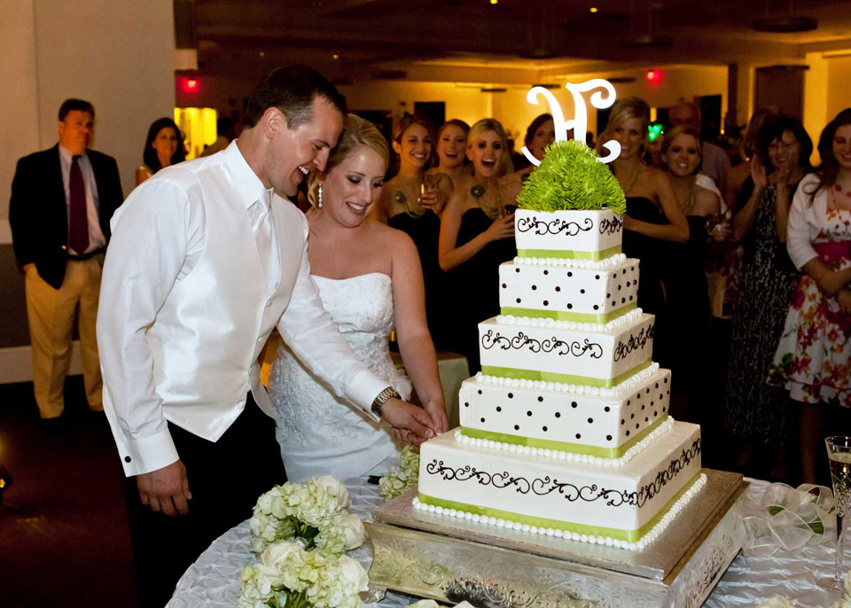 Red Oak Ballroom Houston CityCentre Wedding Bride and Groom Cake Cutting